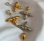 Load image into Gallery viewer, Clover Stud Earrings